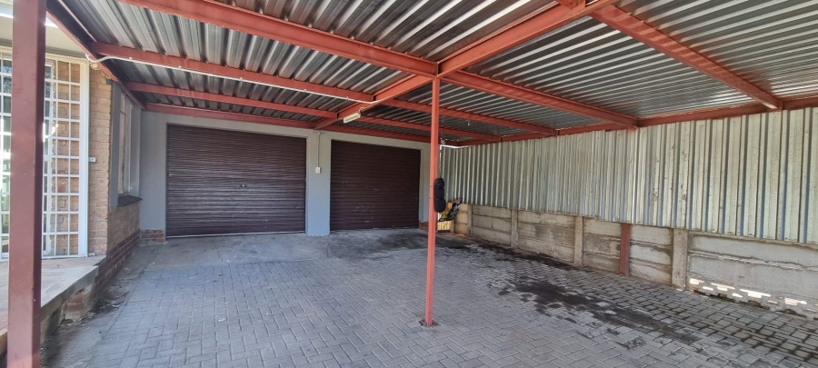 4 Bedroom Property for Sale in Fichardt Park Free State